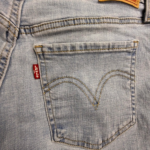 Levis Mid Length Shorts Women 29 Light Wash Excellent Cuffed Denim Jean 4 Inseam - Picture 7 of 10